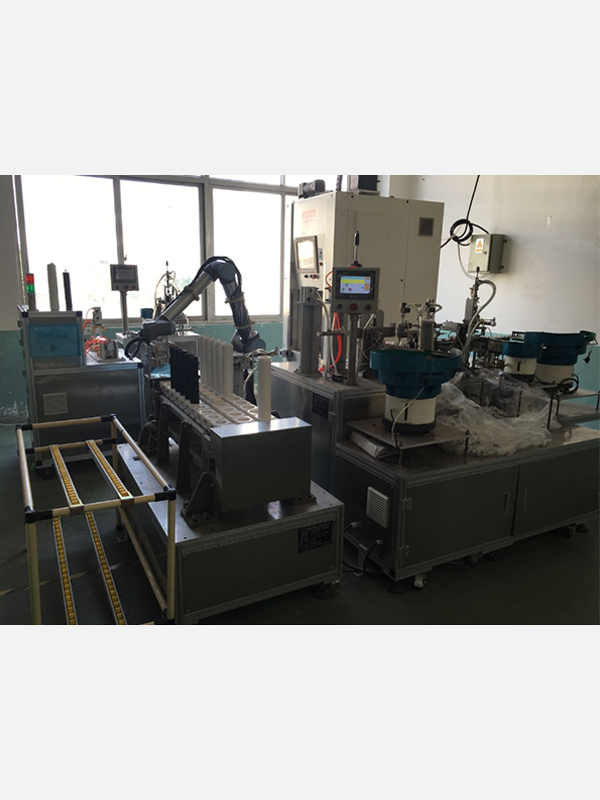 Six axis robot assembly line of filter element